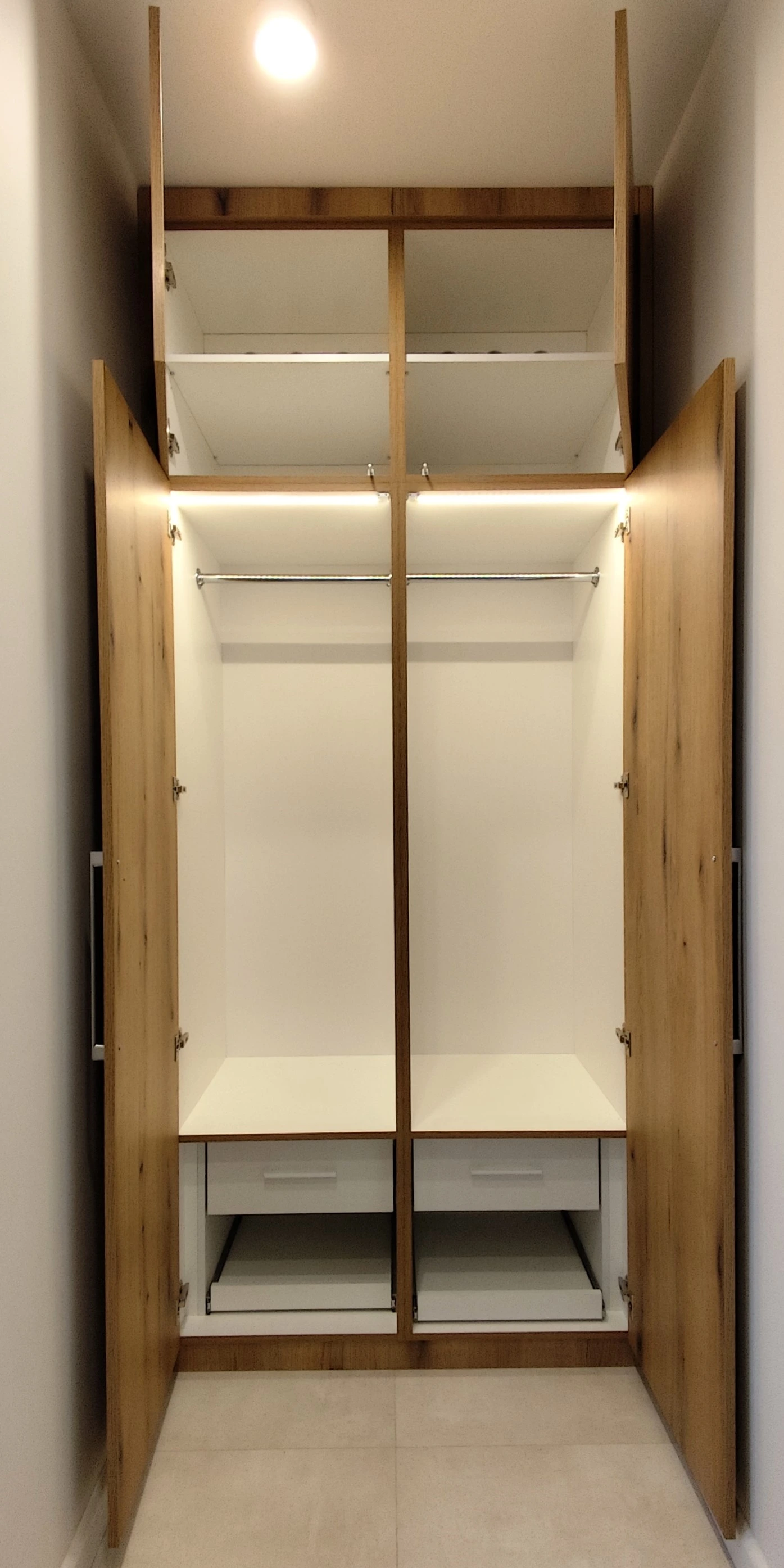 Szafa w holu — widok