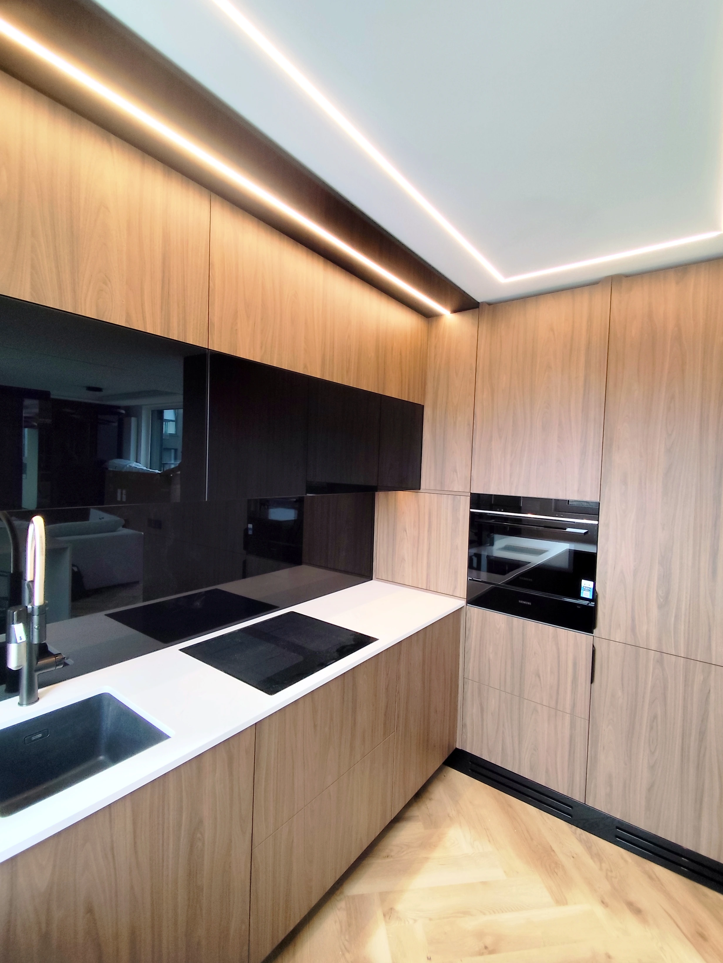 Kuchnia ze szkłem — widok