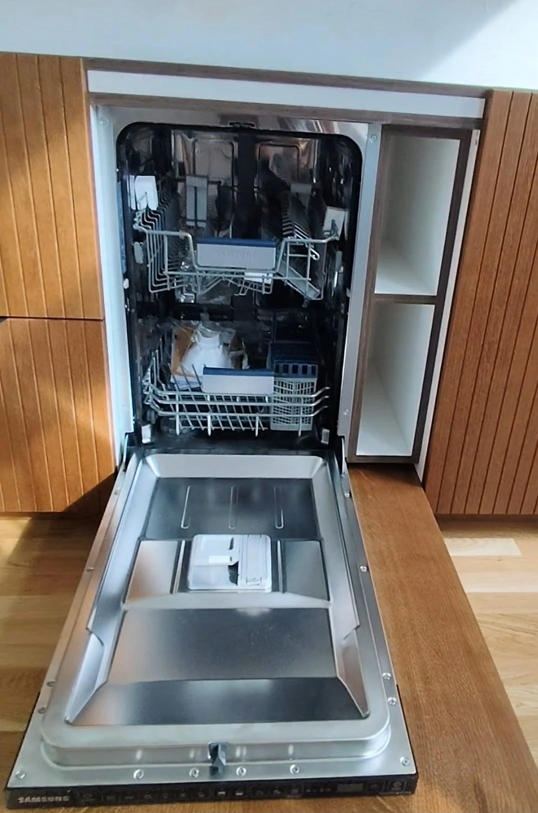 Zmywarka z półką na tabletki