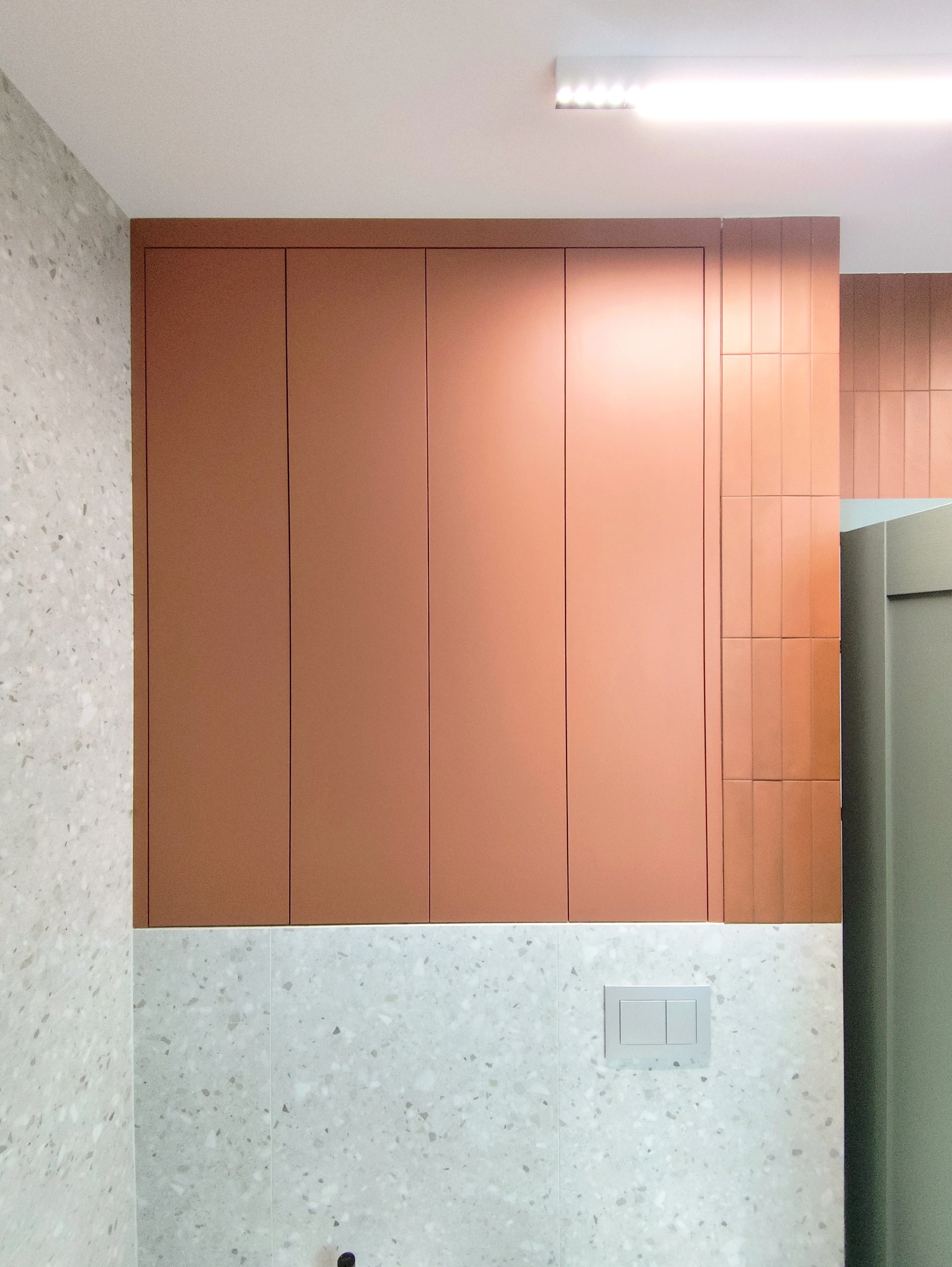 Szafka nad geberitem ceglasty