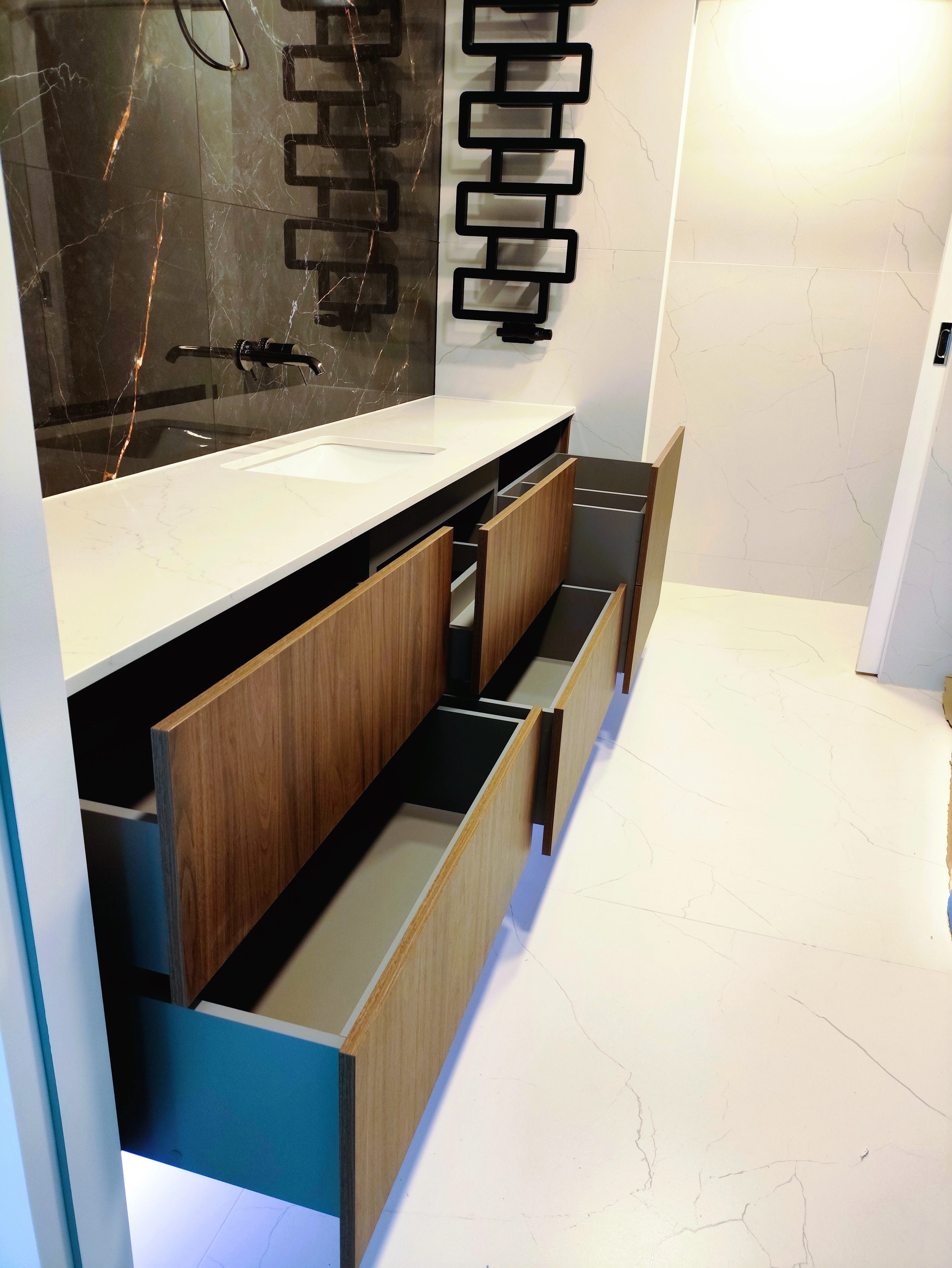 Szafka wisząca 250cm otwarta